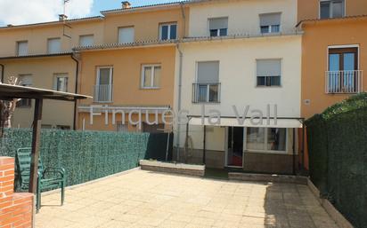 Vista exterior de Casa adosada en venda en Tona amb Calefacció, Jardí privat i Parquet