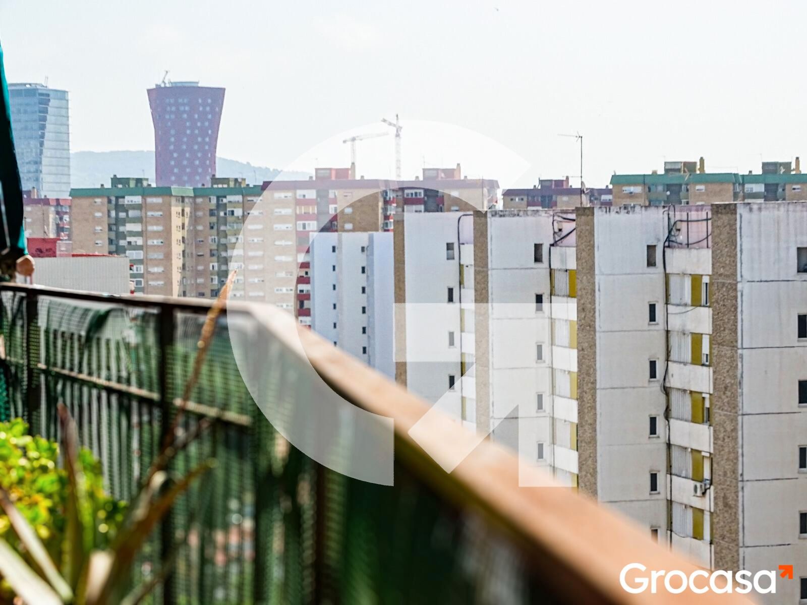 Exterior view of Flat for sale in L'Hospitalet de Llobregat  with Air Conditioner, Heating and Oven