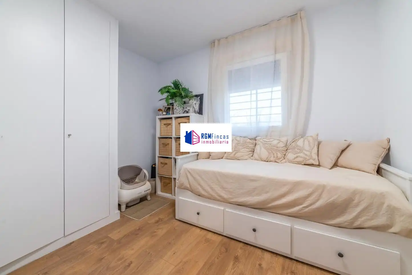 Habitación de Piso en venta en Sevilla con Aire acondicionado, Calefacción y Jardín privado