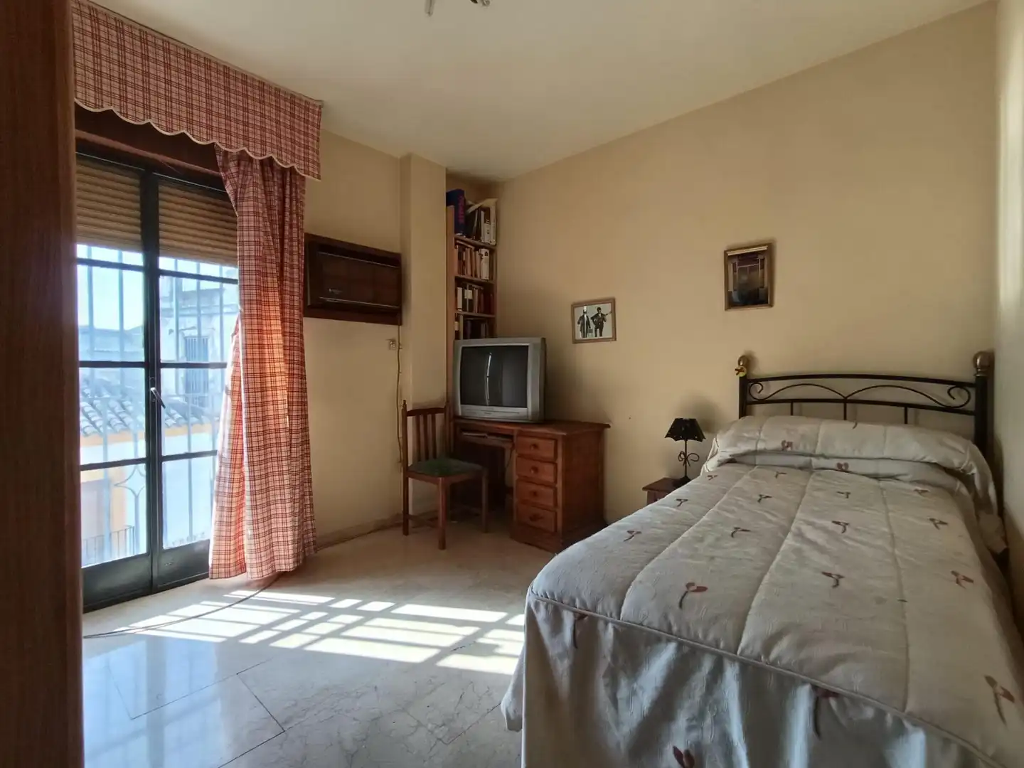Bedroom of Flat for sale in Córdoba  with Air Conditioner, Terrace and Storage room