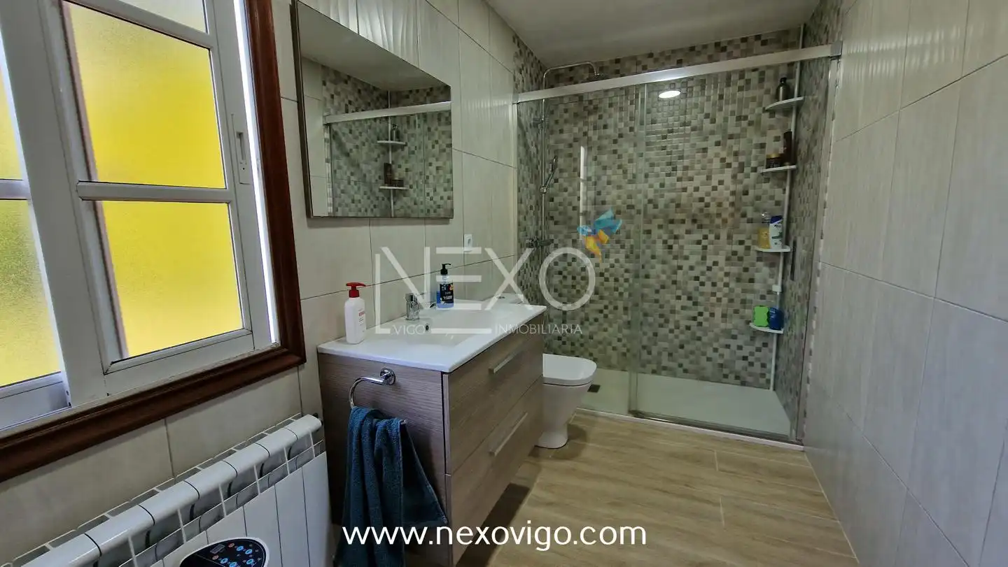 Baño de Casa o chalet en venta en Cangas  con Calefacción, Jardín privado y Piscina