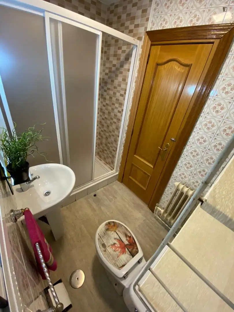 Bany de Apartament per a compartir en Fuenlabrada amb Calefacció, Moblat i Microones