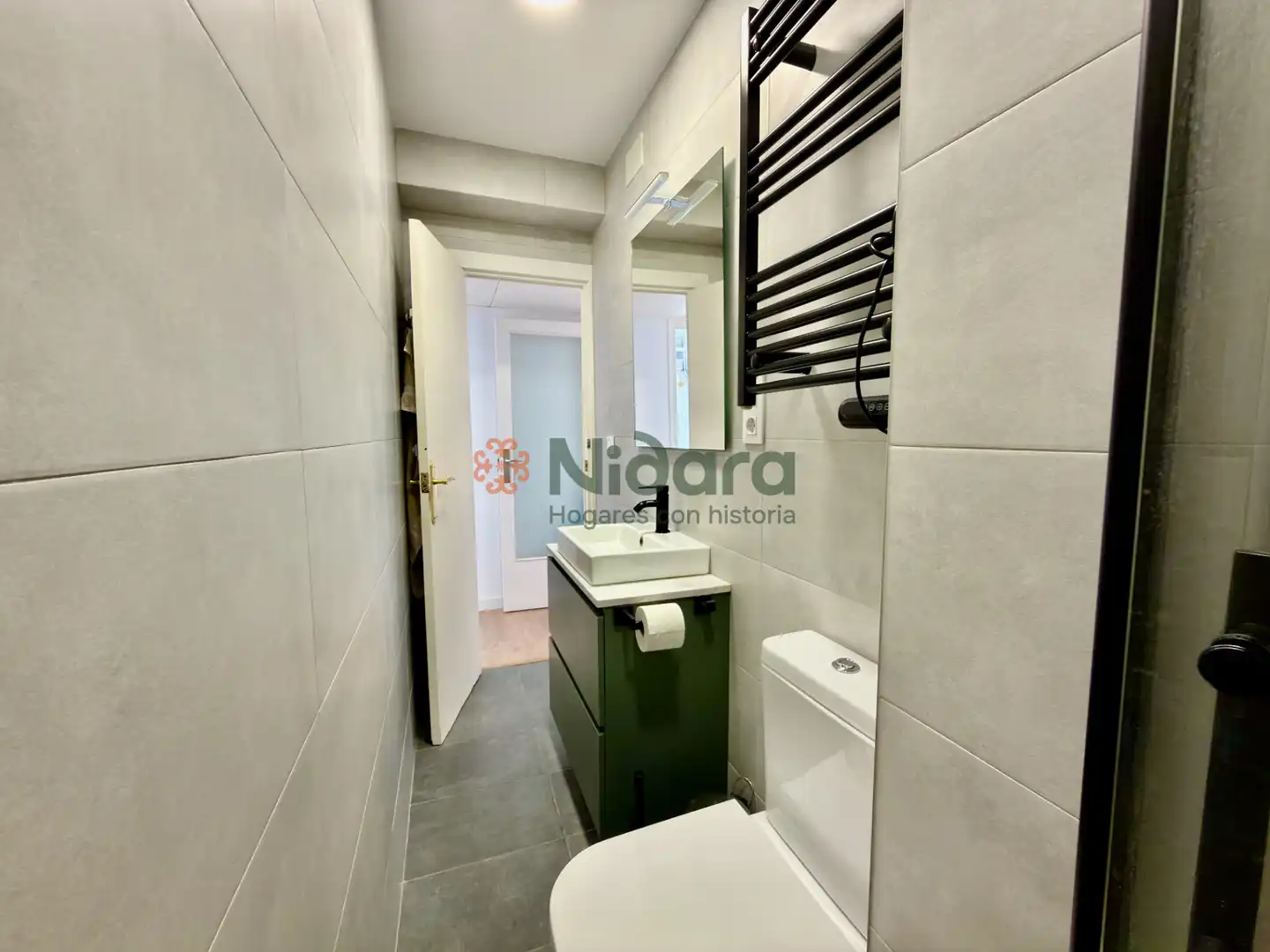 Bathroom of Flat for sale in Barcelona  with Air Conditioner, Heating and Parquet flooring