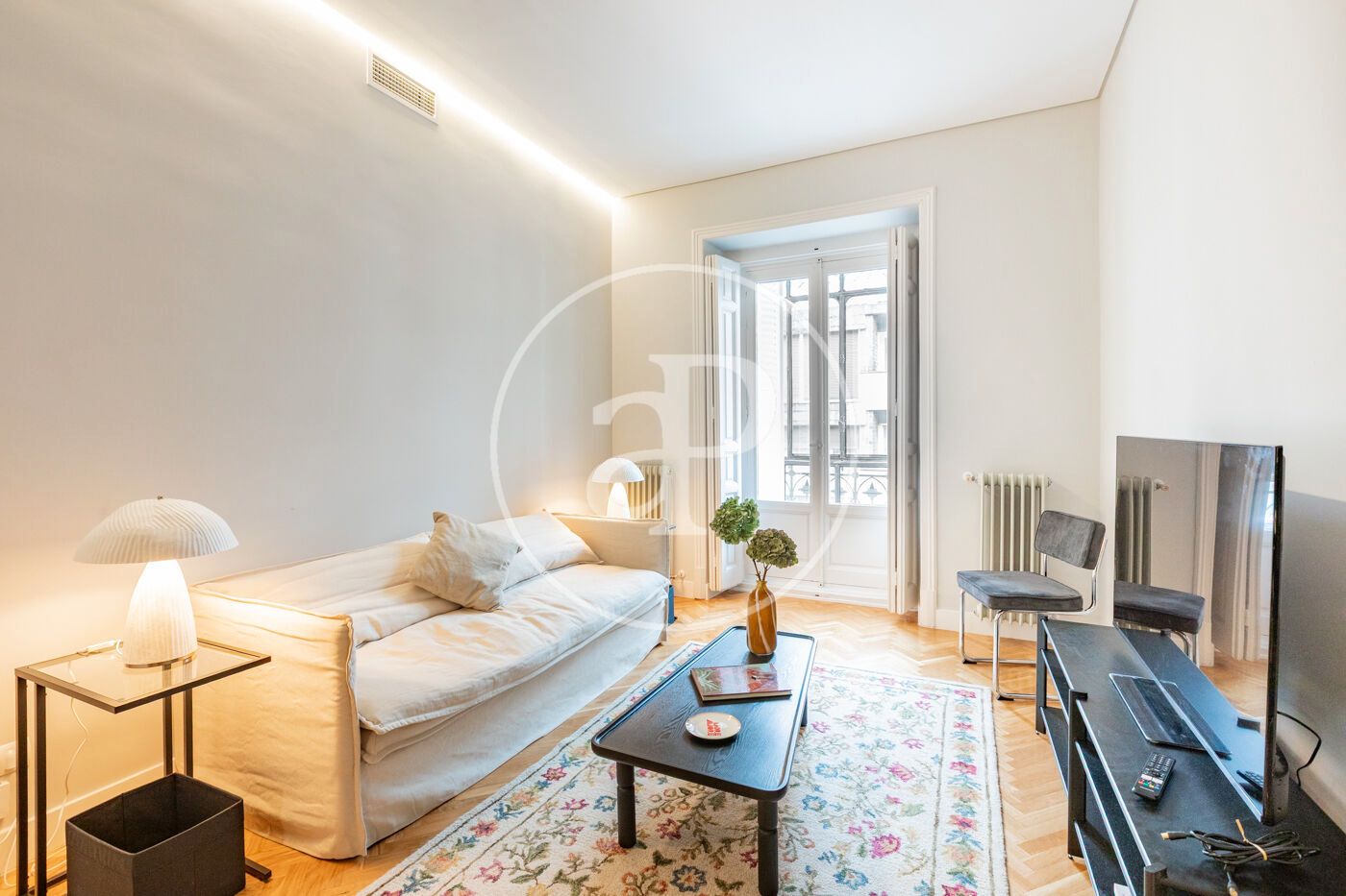 Sala d'estar de Pis de lloguer en  Madrid Capital amb Aire condicionat, Calefacció i Moblat