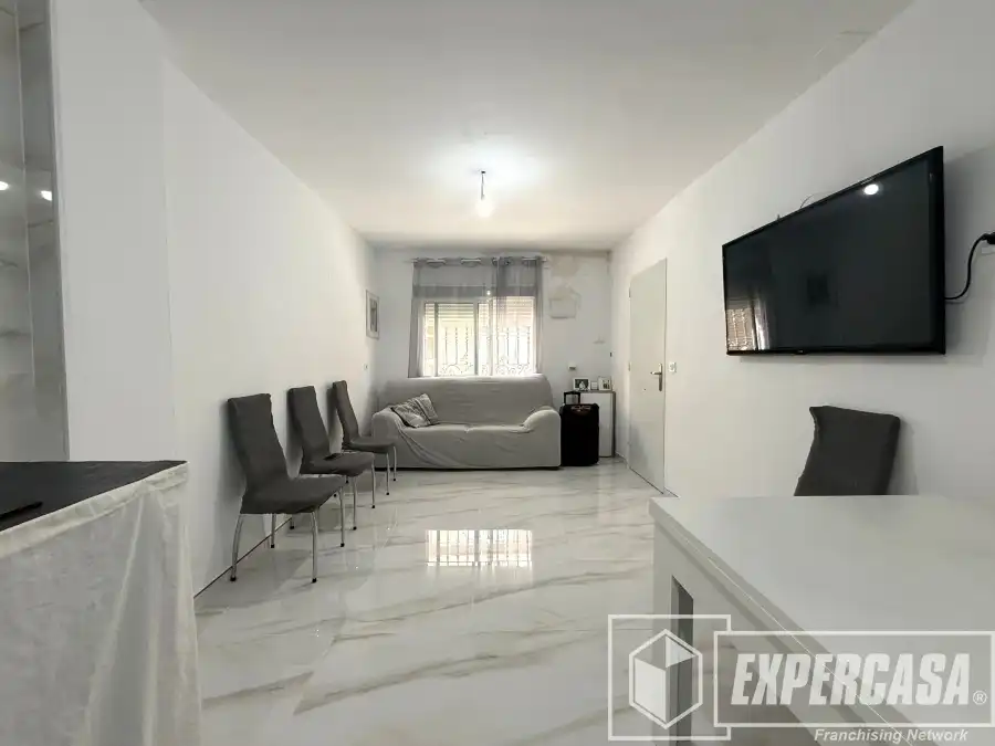 Sala d'estar de Casa o xalet en venda en Riba-roja de Túria amb Aire condicionat i Terrassa