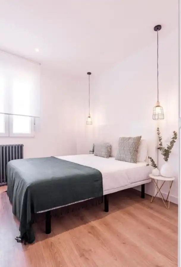 Schlafzimmer von Wohnung zur Miete in Madrid mit Klimaanlage, Heizung und Möbliert