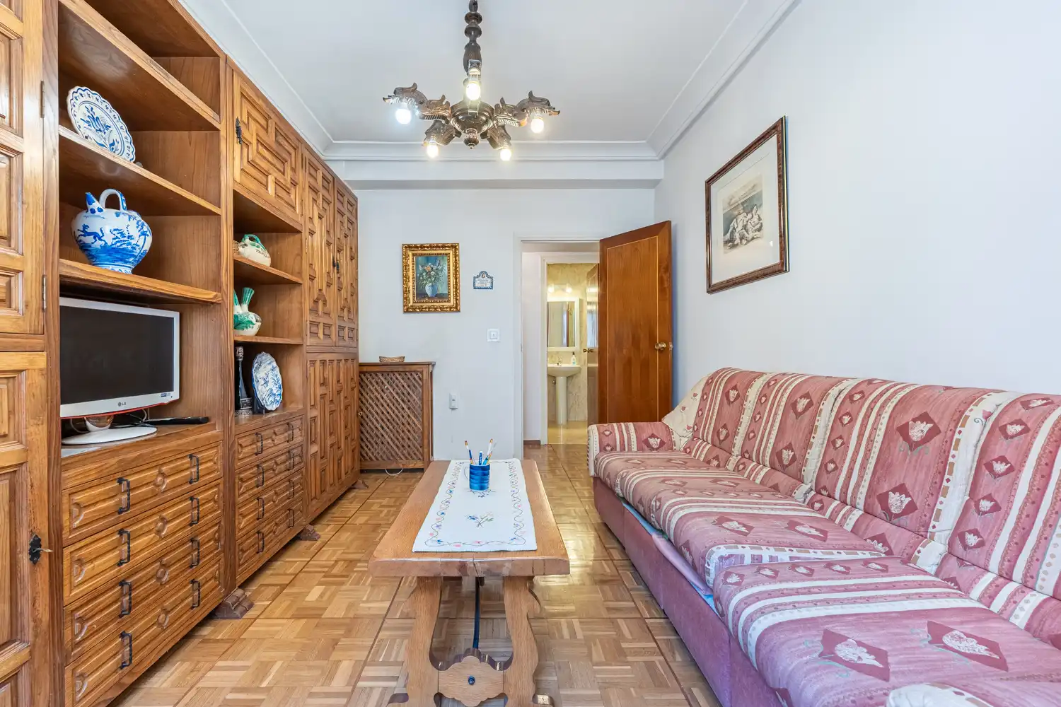 Sala d'estar de Pis en venda en  Madrid Capital amb Terrassa i Balcó