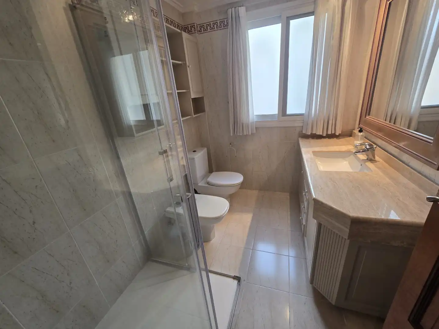 Bathroom of Flat for rent in Valencia  with Air Conditioner, Heating and Parquet flooring