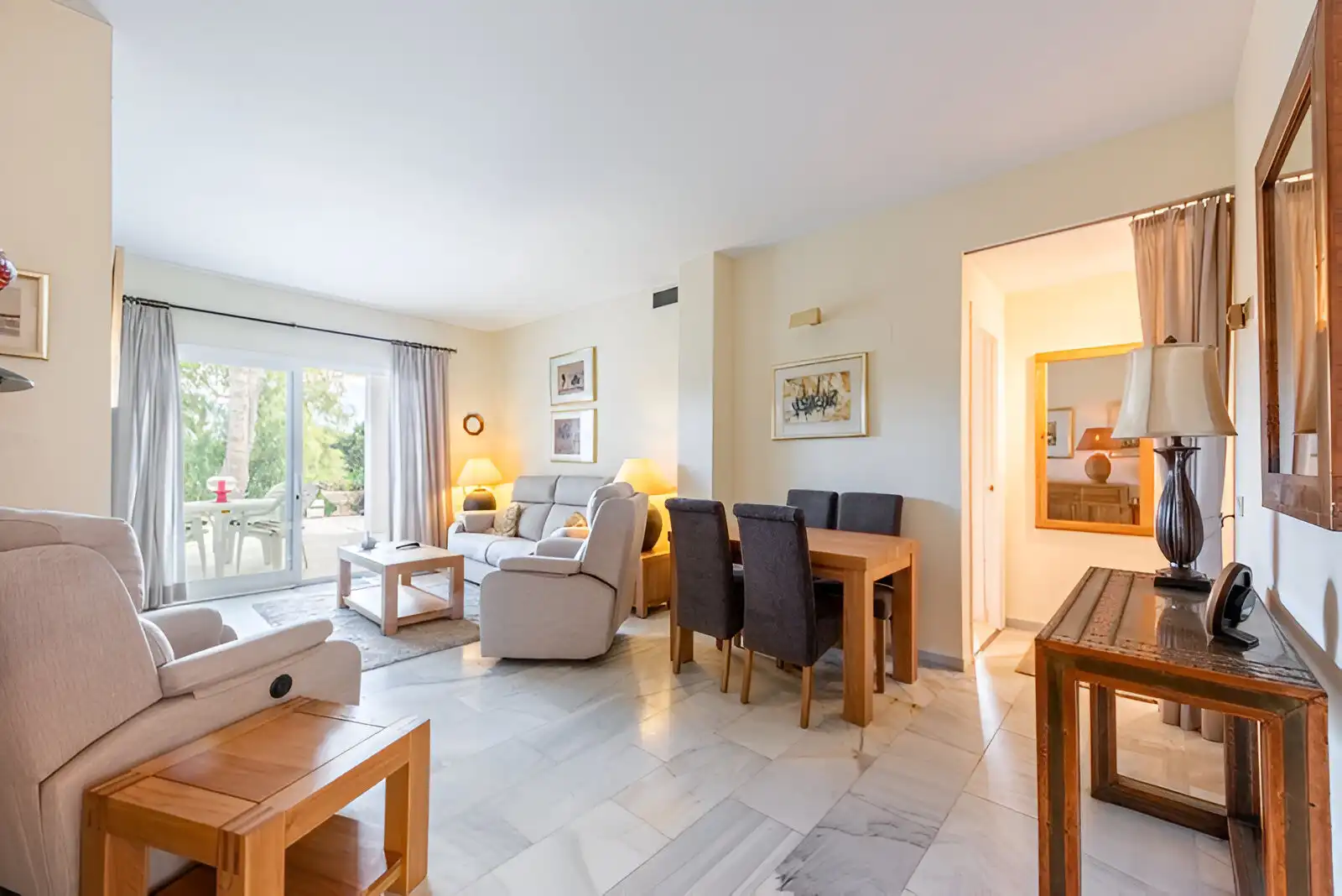 Sala de estar de Planta baja en venta en Marbella con Aire acondicionado, Terraza y Piscina