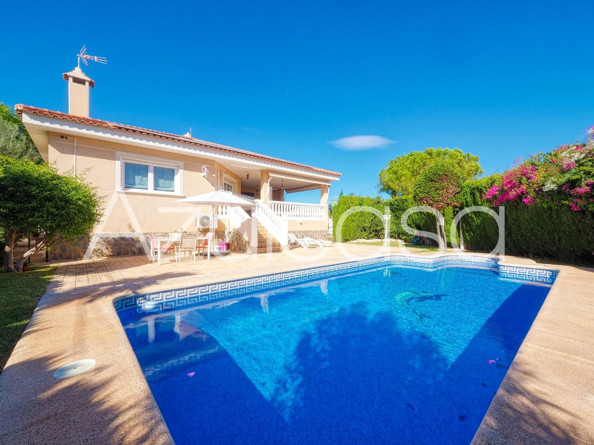Vista exterior de Casa o xalet en venda en Mutxamel amb Aire condicionat, Calefacció i Terrassa