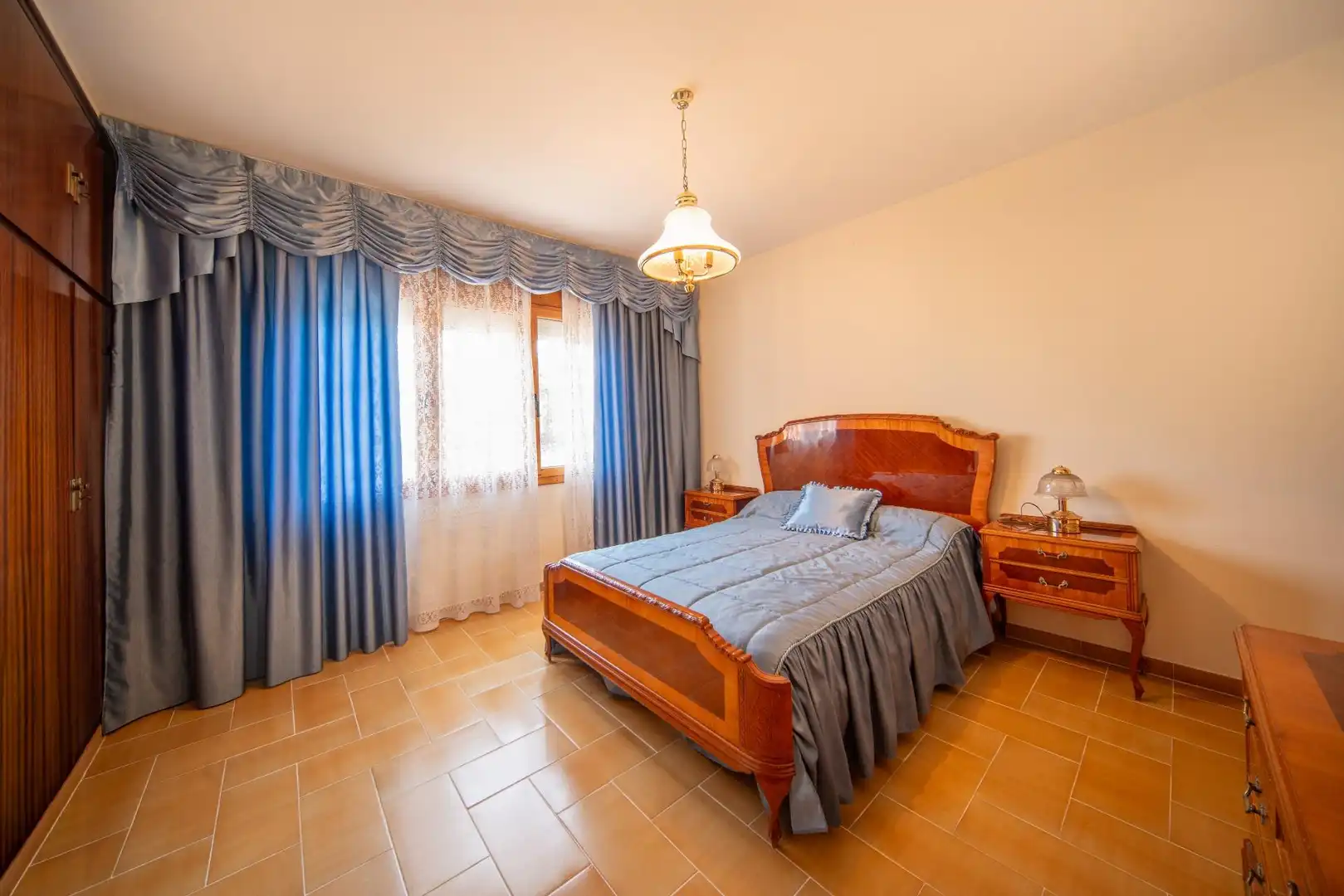 Dormitori de Casa o xalet en venda en Calaf amb Calefacció, Terrassa i Moblat