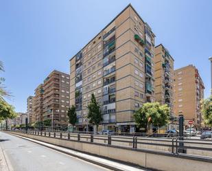 Vista exterior de Pis en venda en  Granada Capital amb Calefacció i Terrassa
