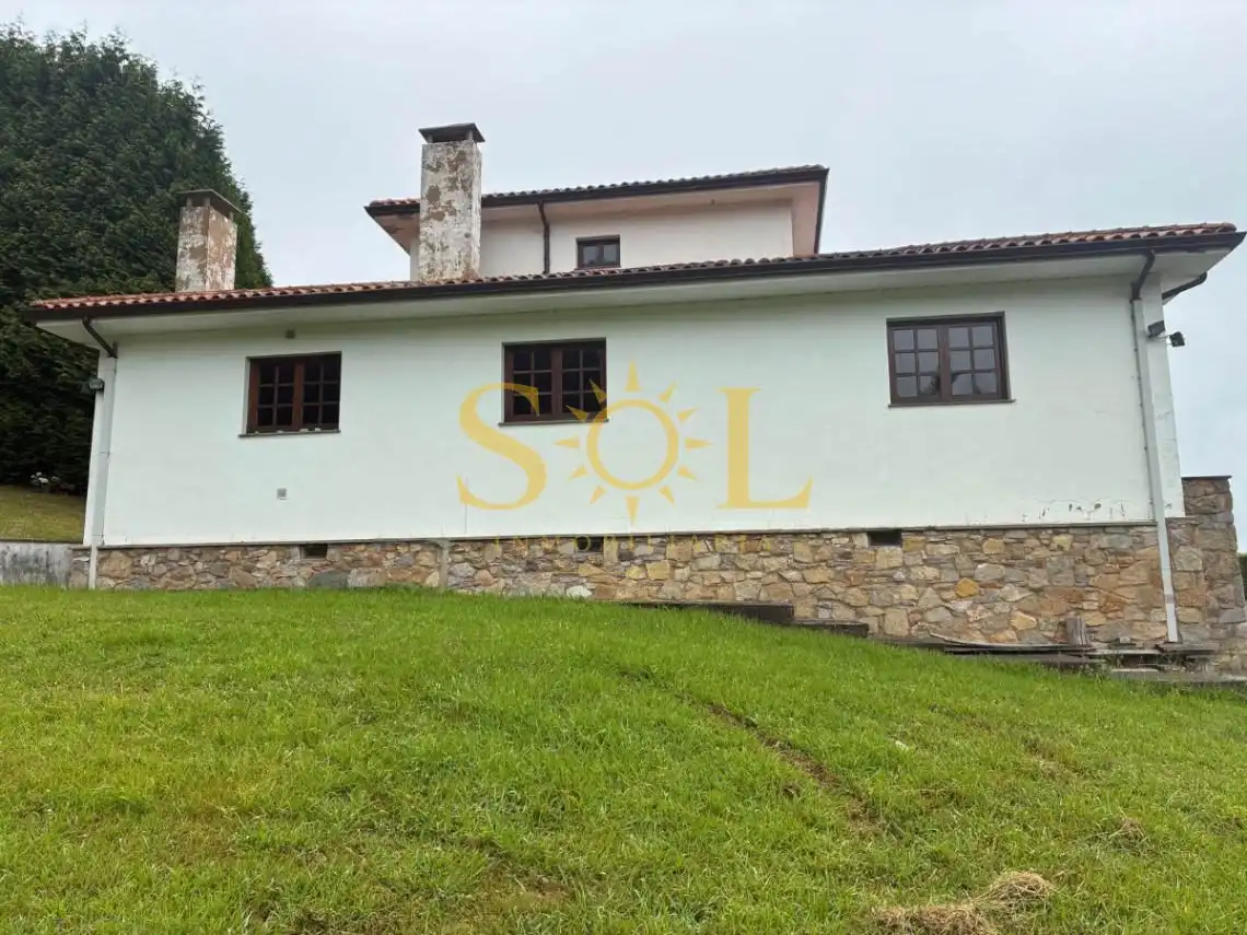 Vista exterior de Casa o xalet en venda en Pravia amb Calefacció i Jardí privat