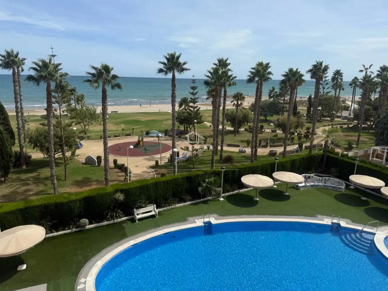 Apartamento con piscina en venta en Calle Amplaries 45