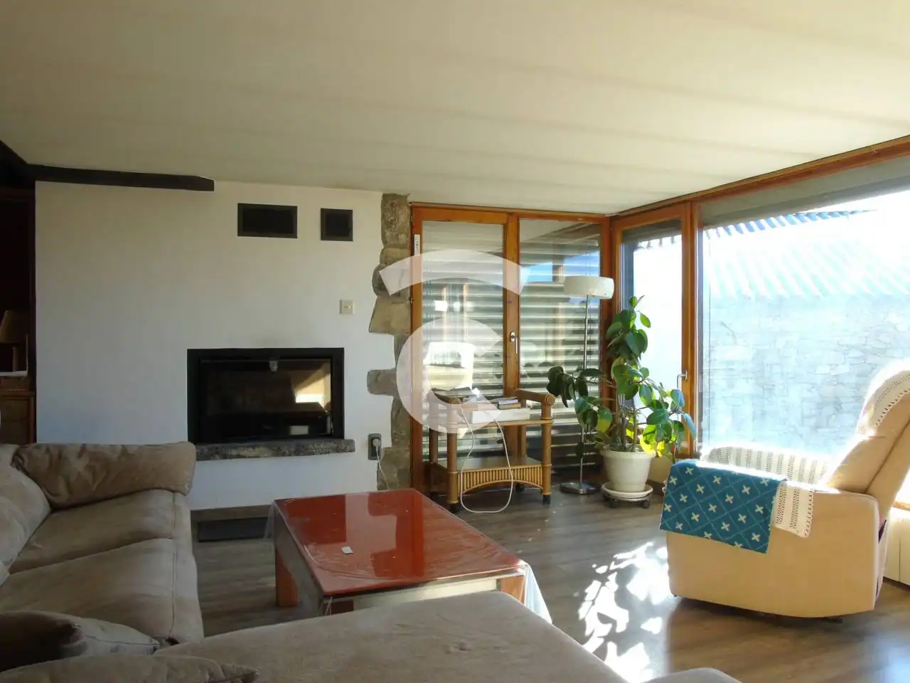Sala d'estar de Finca rústica en venda en Les Llosses amb Calefacció, Jardí privat i Parquet