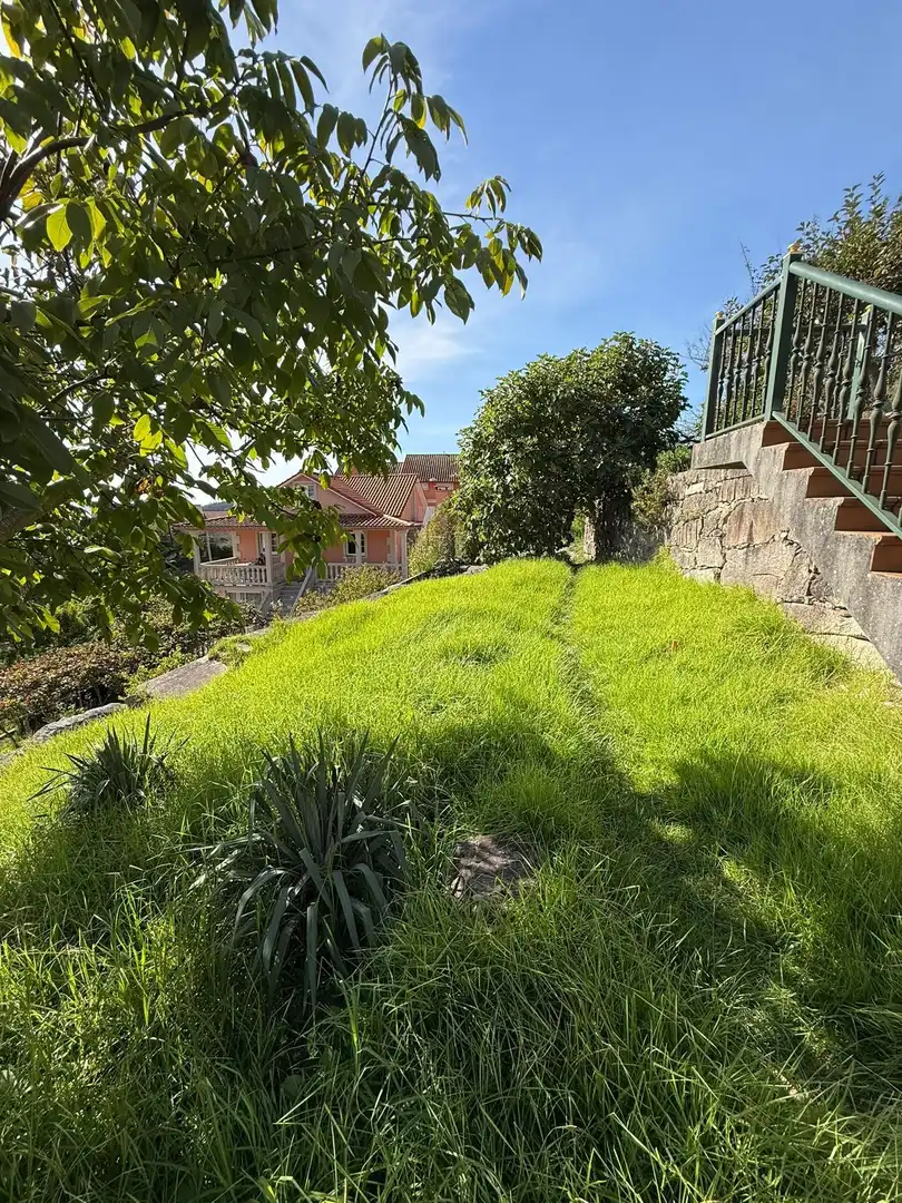 Jardí de Casa o xalet en venda en Cangas  amb Calefacció, Jardí privat i Terrassa