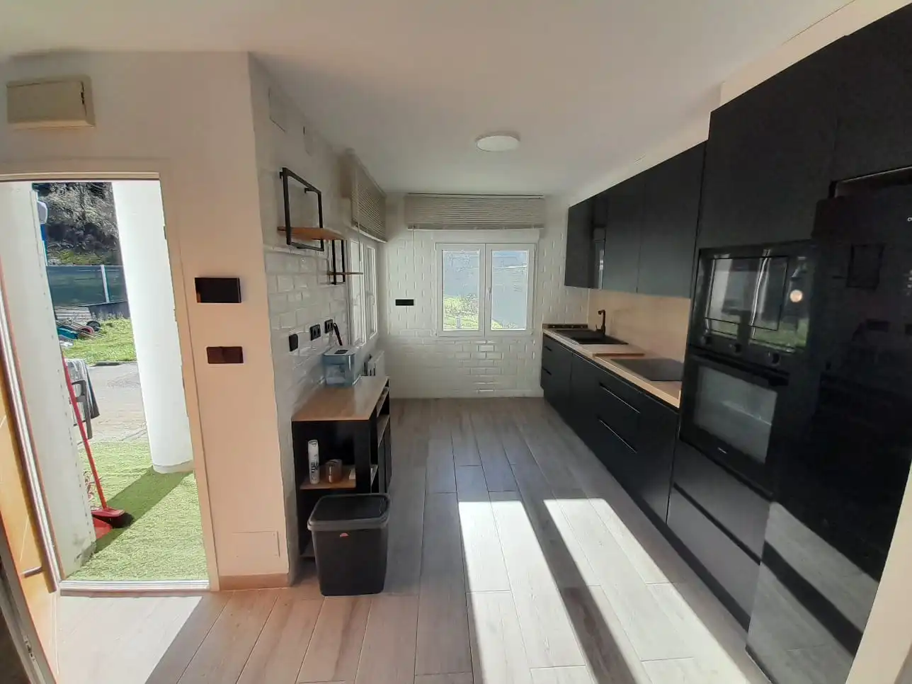 Cuina de Casa o xalet en venda en Mieres (Asturias) amb Calefacció, Jardí privat i Parquet