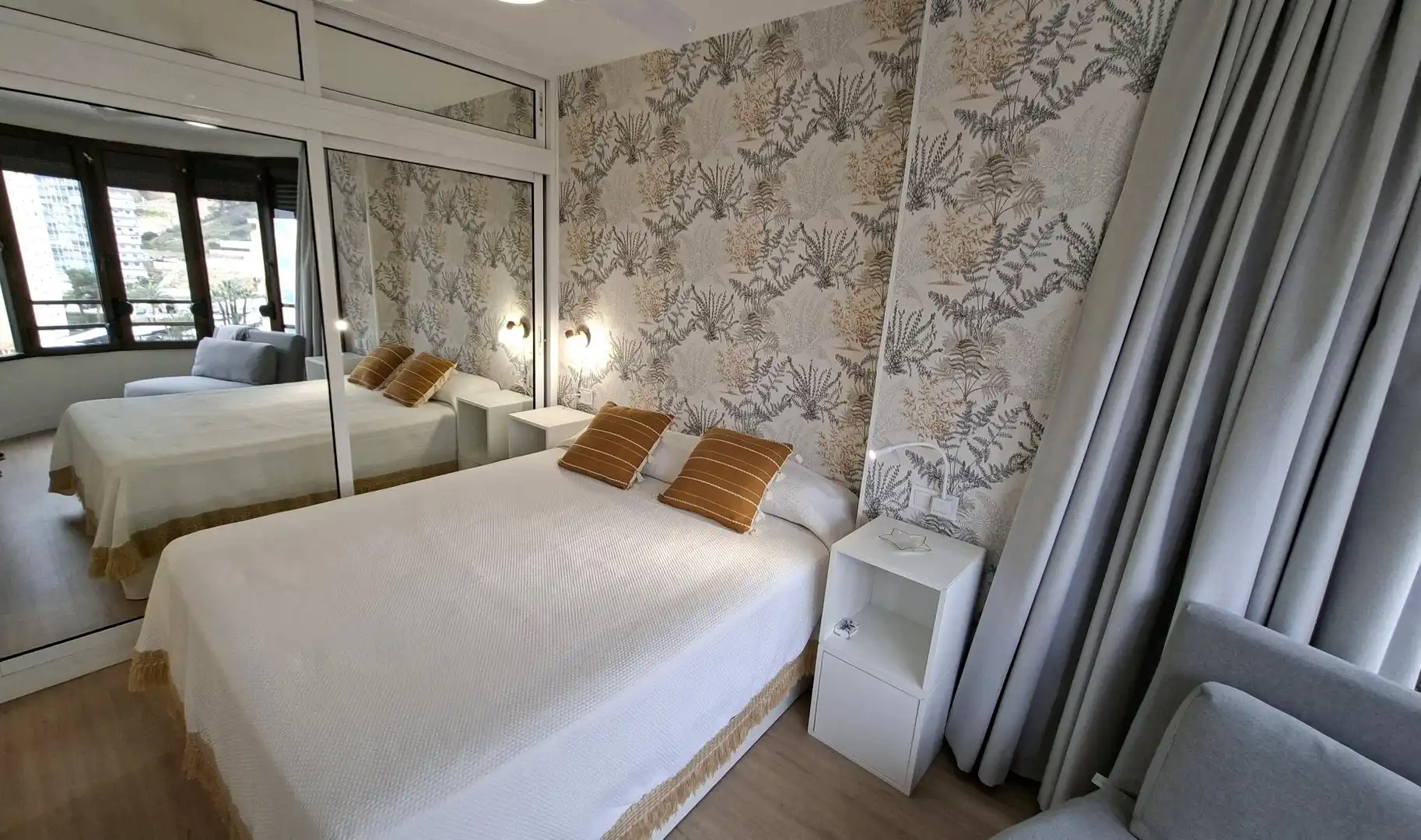 Bedroom of Apartments for sale in Benidorm  with Heating, Furnished and Community pool