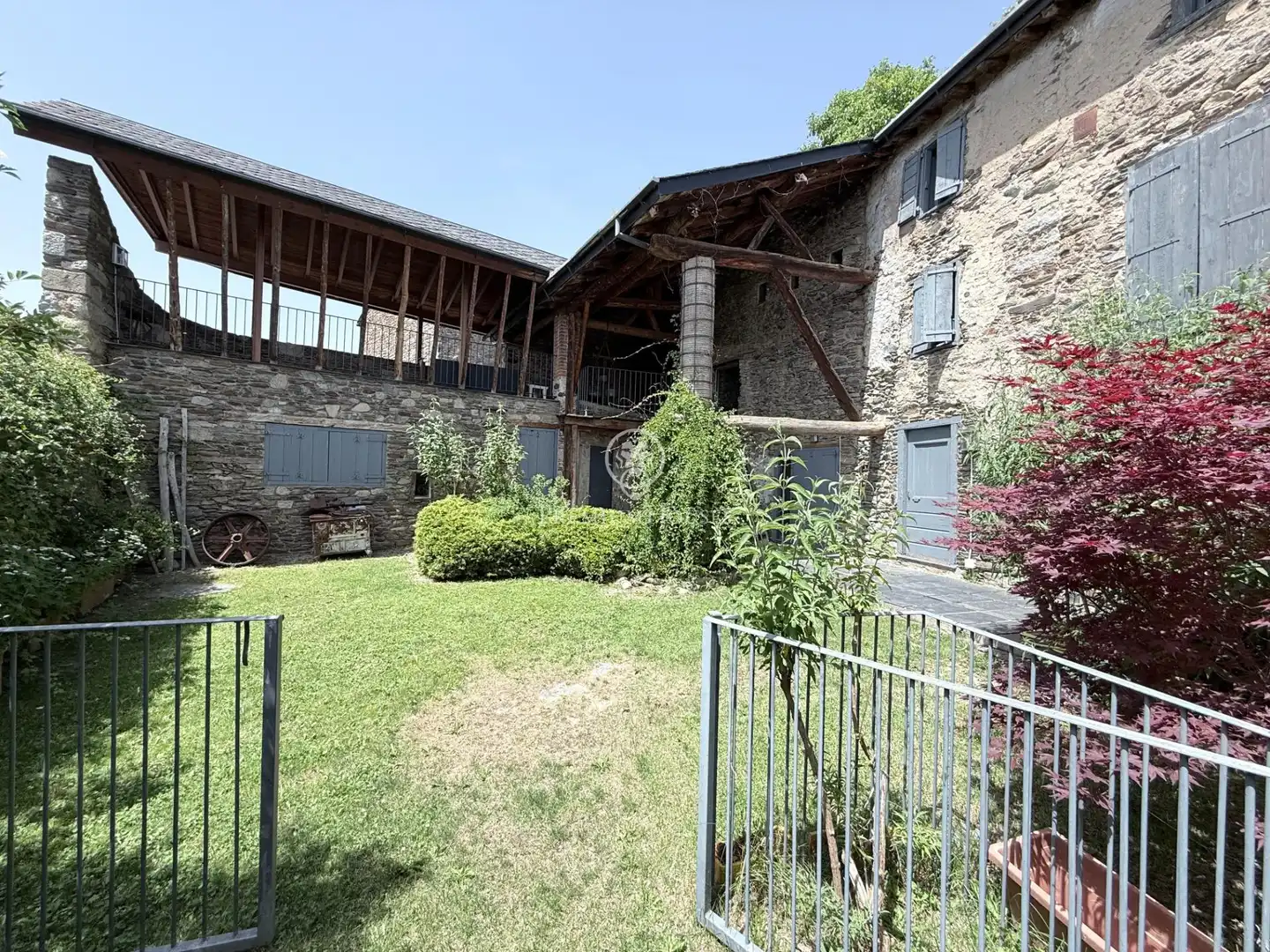 Vista exterior de Finca rústica en venda en Guils de Cerdanya amb Jardí privat i Traster