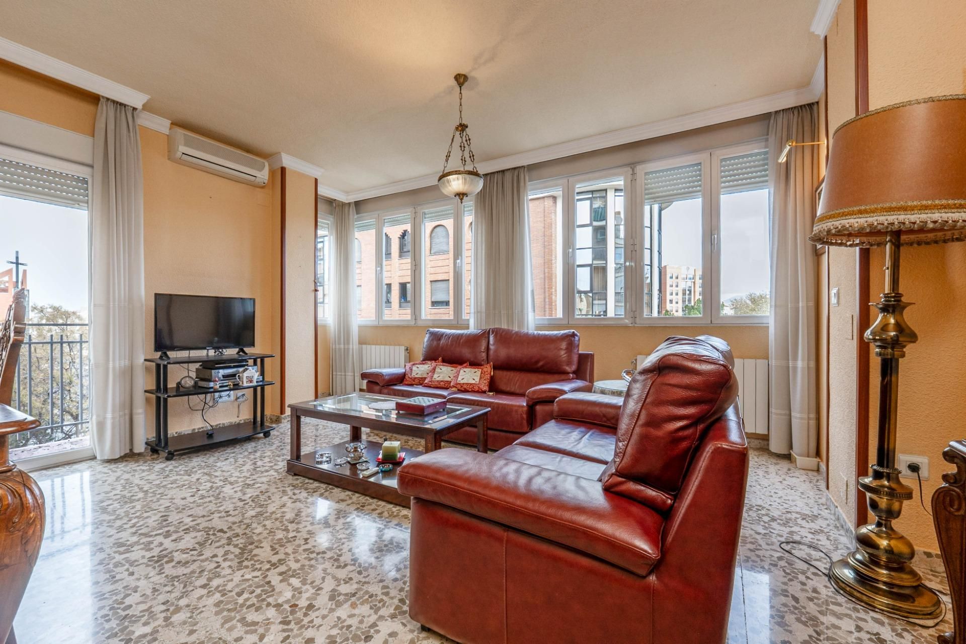 Sala de estar de Piso en venta en  Granada Capital con Calefacción