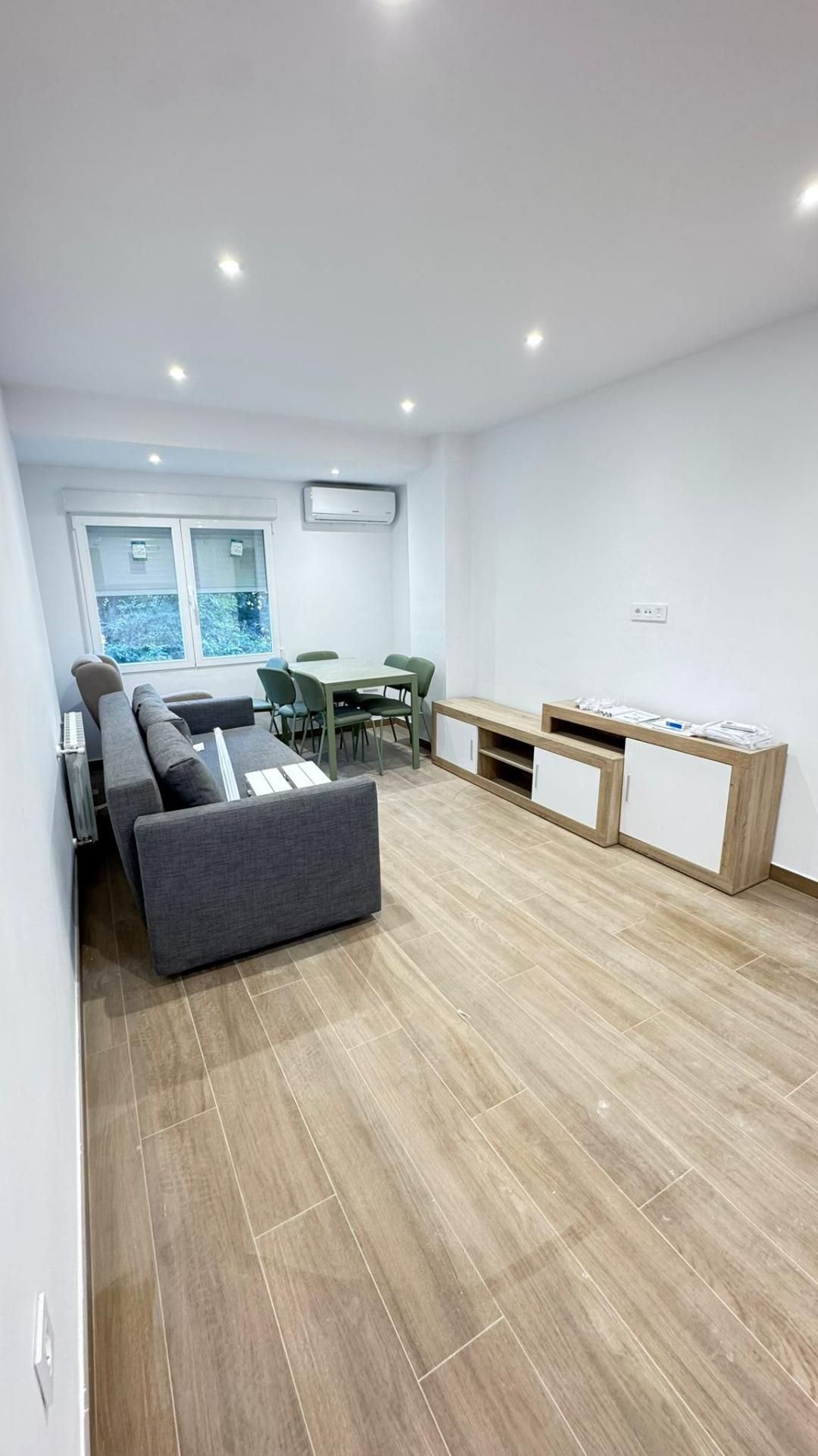 Sala d'estar de Pis de lloguer en  Granada Capital amb Terrassa i Balcó