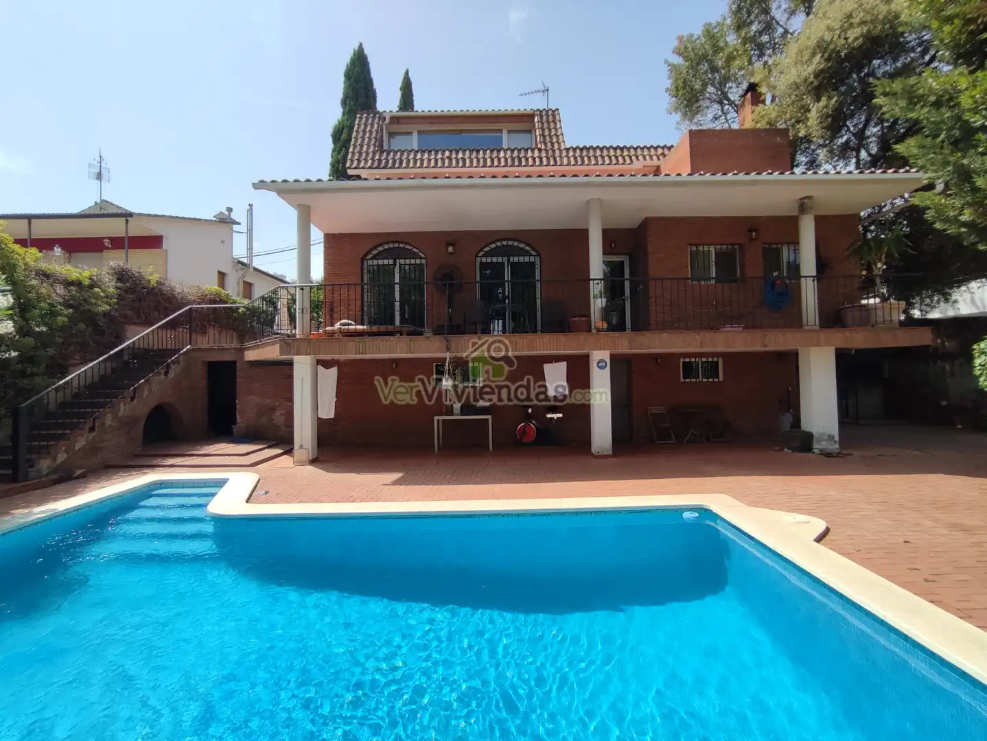 Vista exterior de Casa o xalet en venda en Esparreguera amb Aire condicionat, Calefacció i Jardí privat