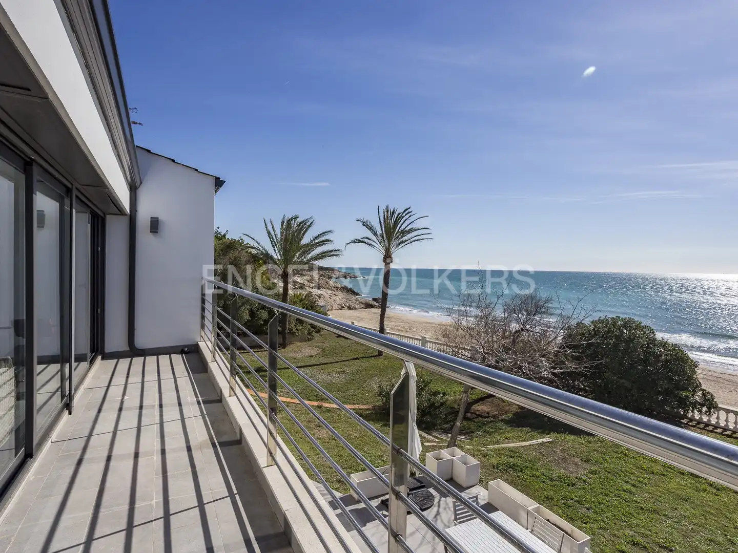 Exterior view of Houses for rent in Vilanova i la Geltrú  with Air Conditioner, Heating and Private garden