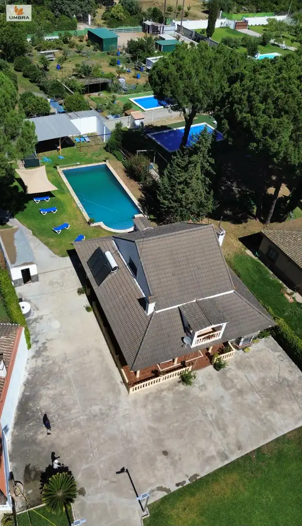 Piscina de Finca rústica en venda en Jerez de la Frontera amb Aire condicionat, Jardí privat i Terrassa