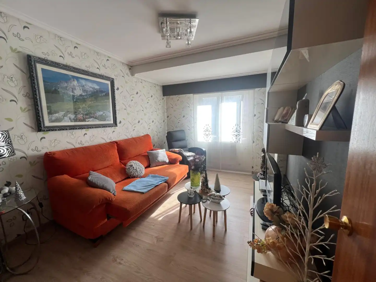 Sala de estar de Piso en venta en  Logroño con Calefacción, Trastero y Balcón
