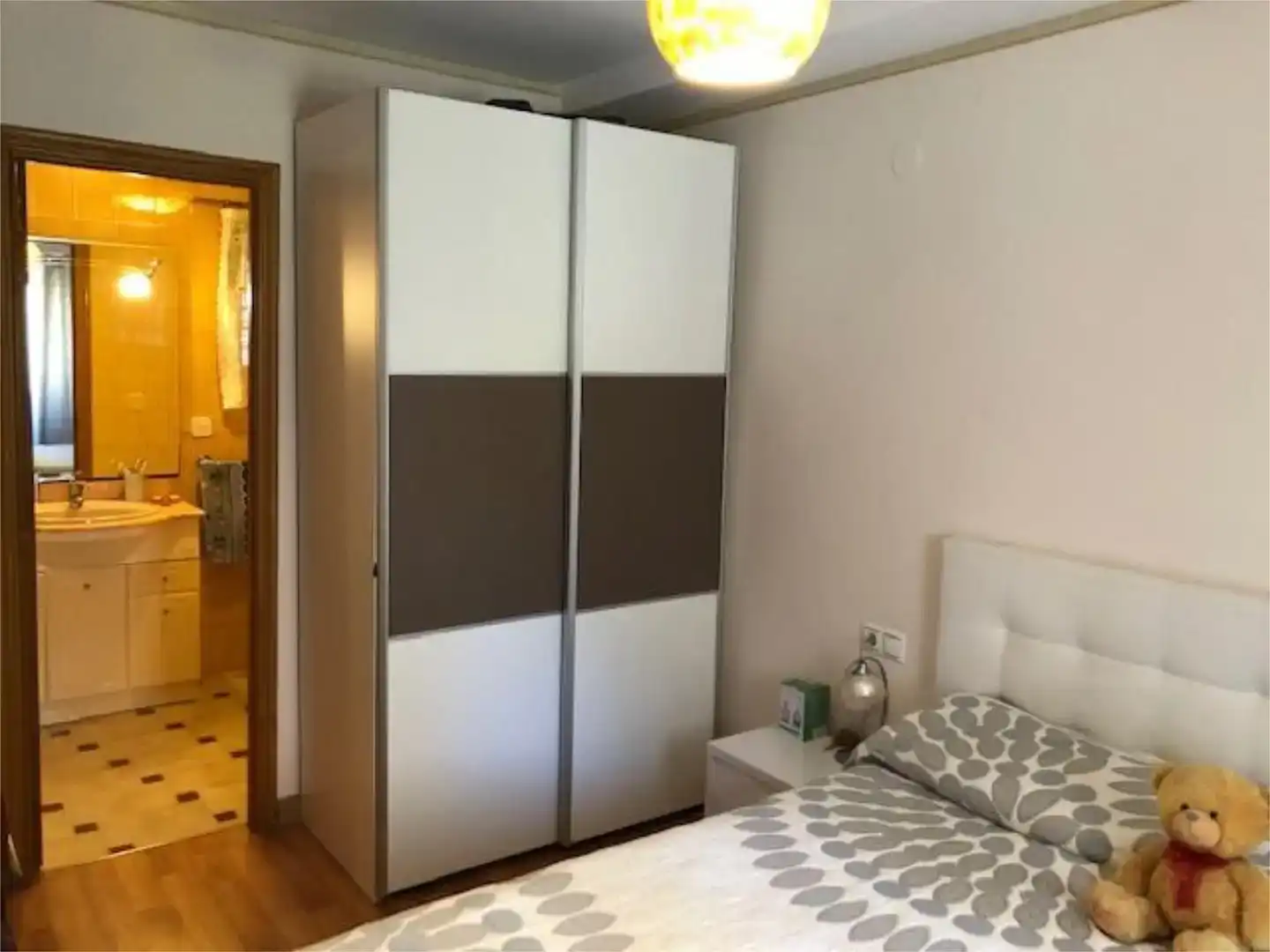 Bedroom of Flat for sale in  Valencia Capital  with Air Conditioner and Balcony