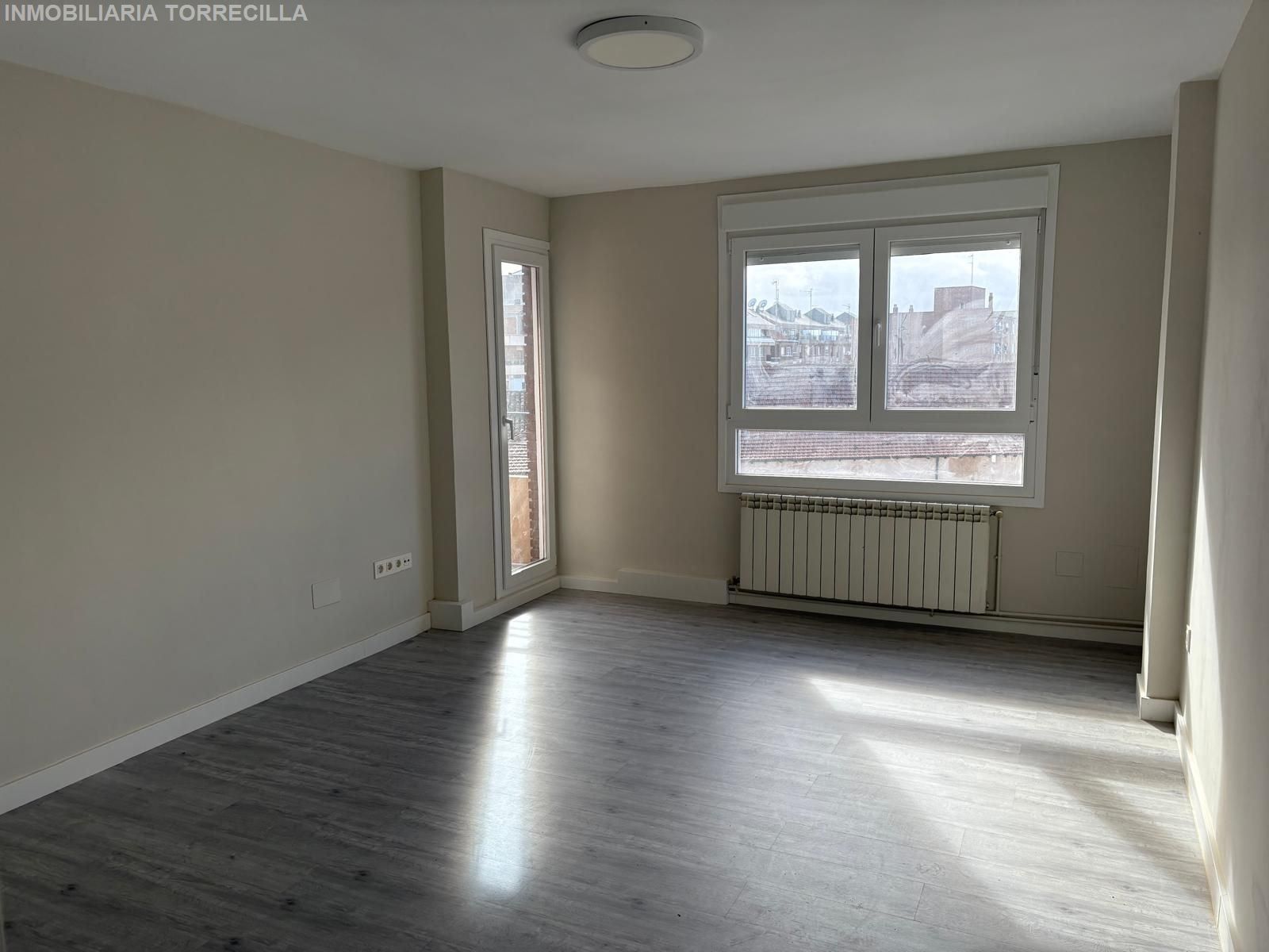 Bedroom of Flat to rent in Valladolid Capital  with Heating, Terrace and TV
