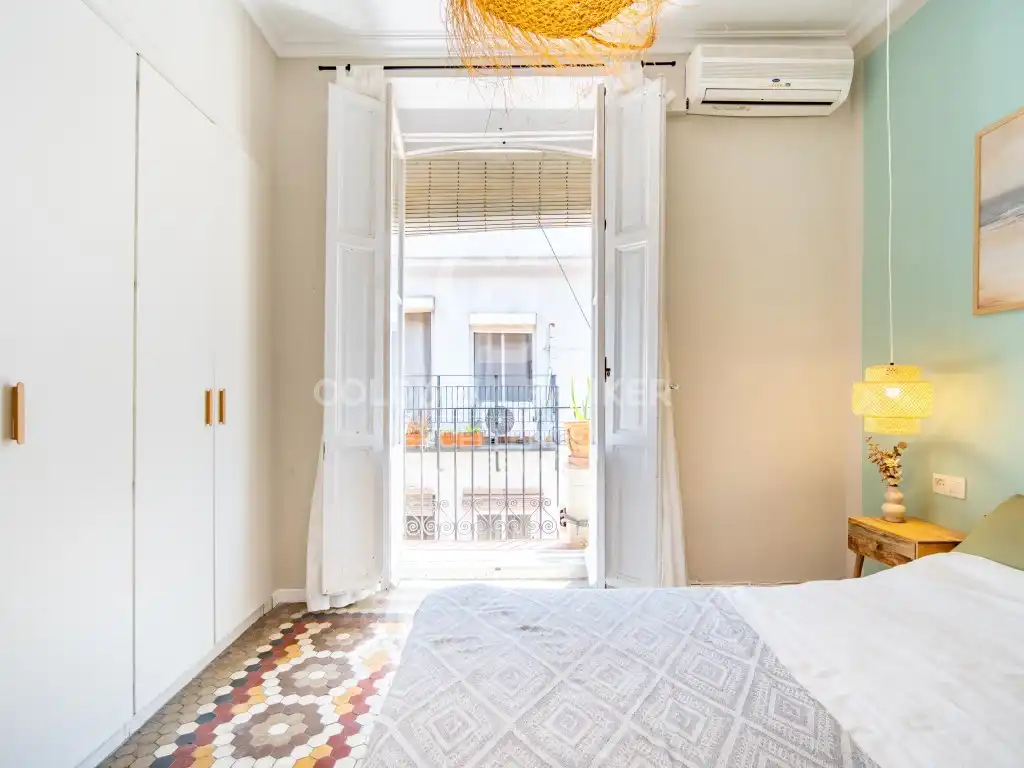 Bedroom of Flat for sale in Valencia  with Air Conditioner, Heating and Oven