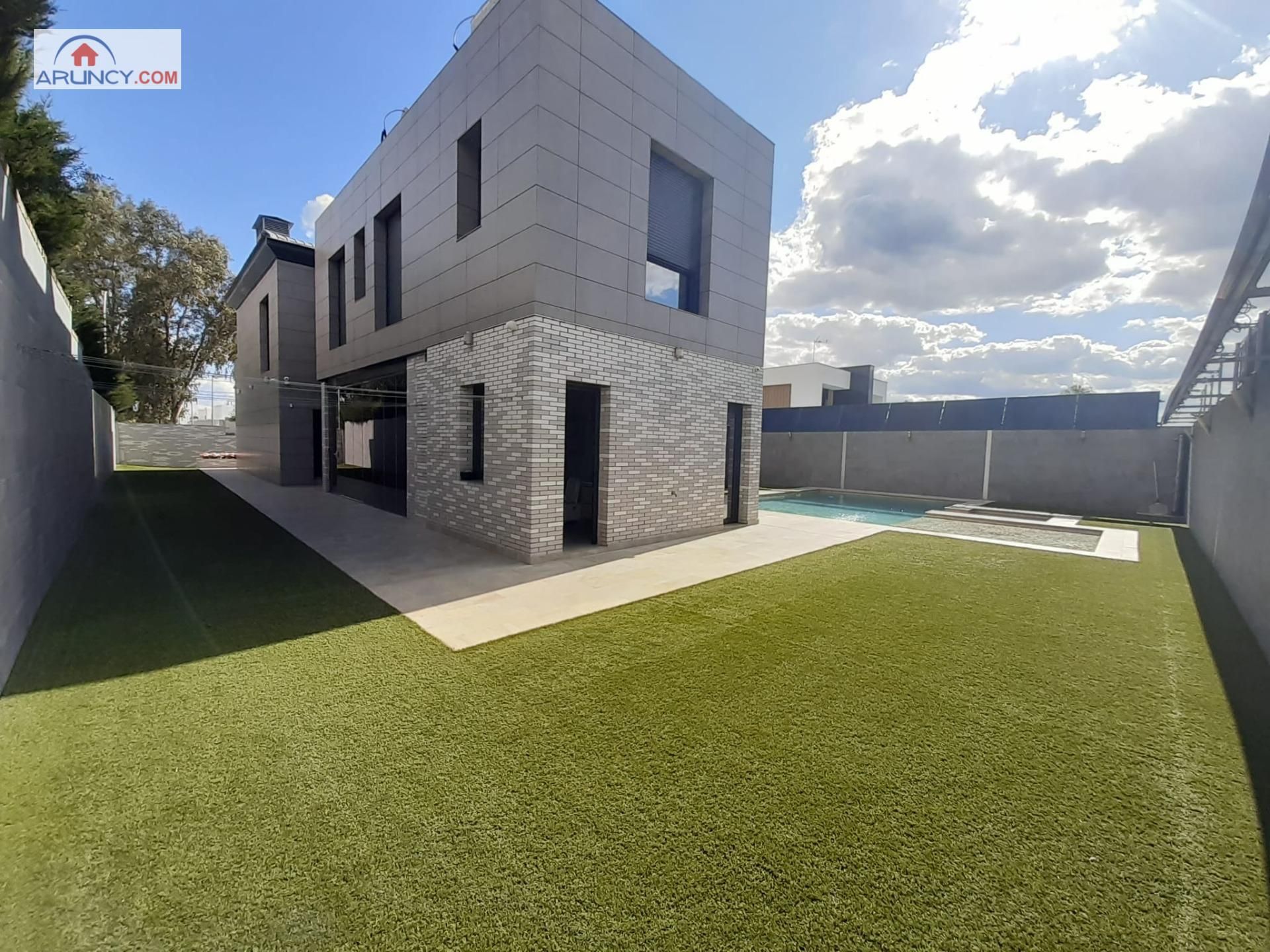 Vista exterior de Casa o xalet de lloguer en Montequinto amb Aire condicionat, Calefacció i Jardí privat