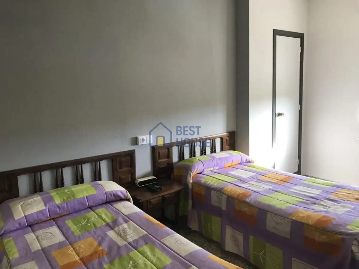 Habitación de Edificio en venta en Ardón