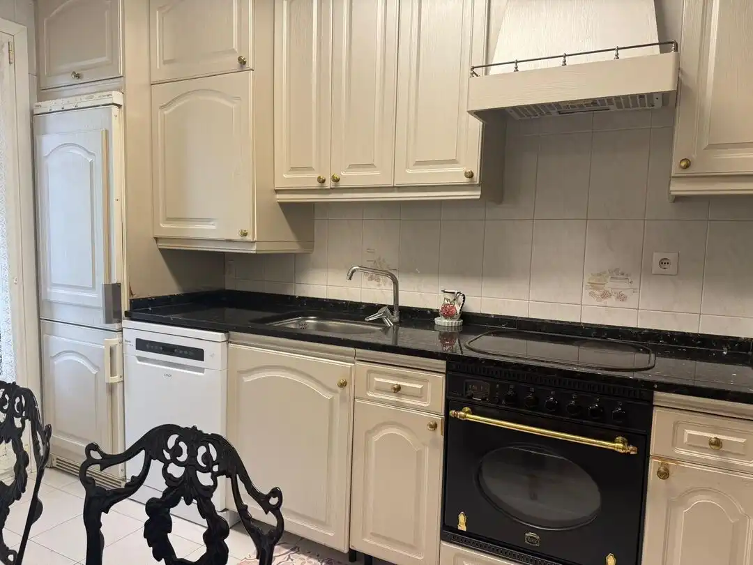 Cocina de Piso en venta en Irura con Calefacción y Amueblado