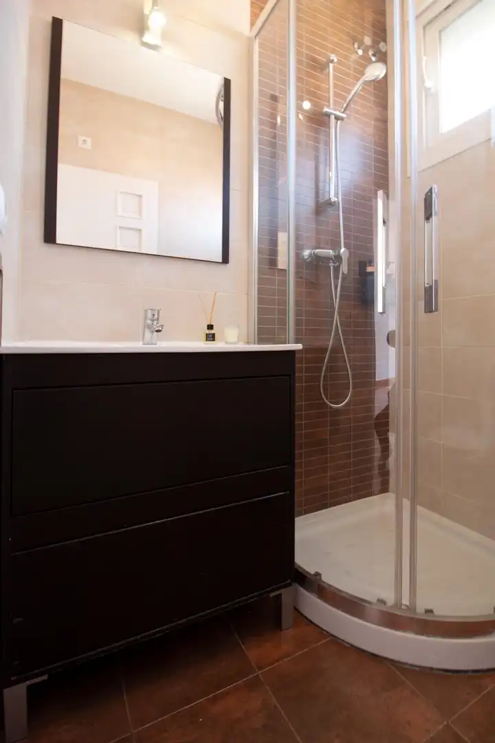 Bathroom of Flat for rent in Sevilla  with Air Conditioner and Heating