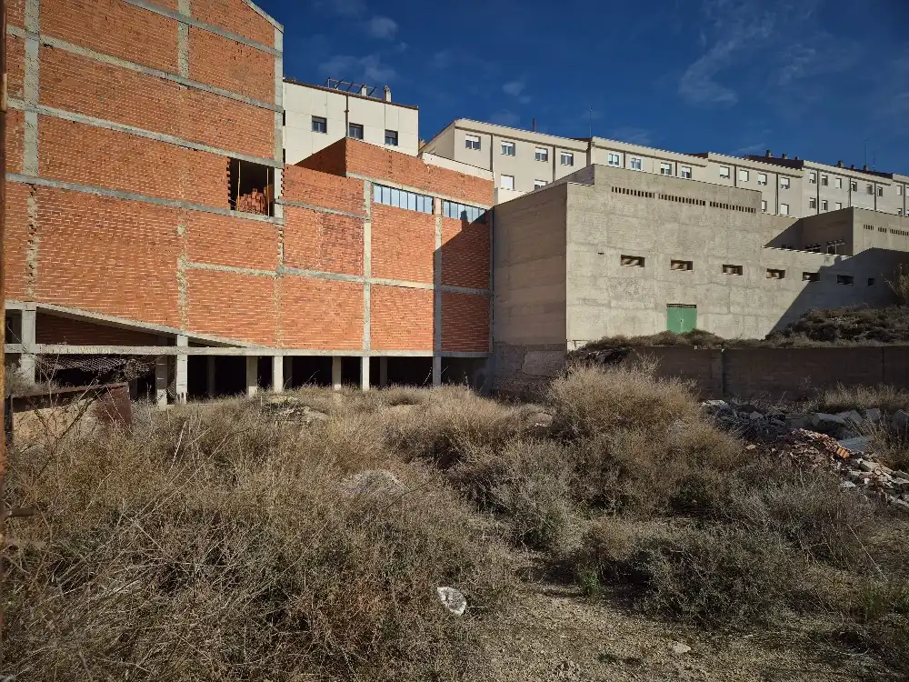 Vista exterior de Edificio en venta en Chinchilla de Monte-Aragón