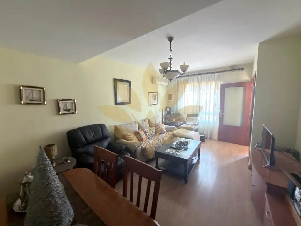 Sala d'estar de Casa adosada en venda en Cáceres