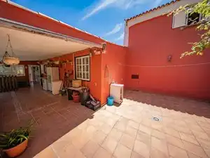 Vista exterior de Casa o xalet en venda en El Rosario amb Jardí privat, Terrassa i Traster