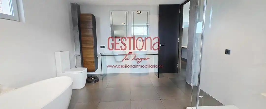 Bathroom of Houses for sale in Santa Cruz de Bezana  with Private garden, Terrace and Furnished