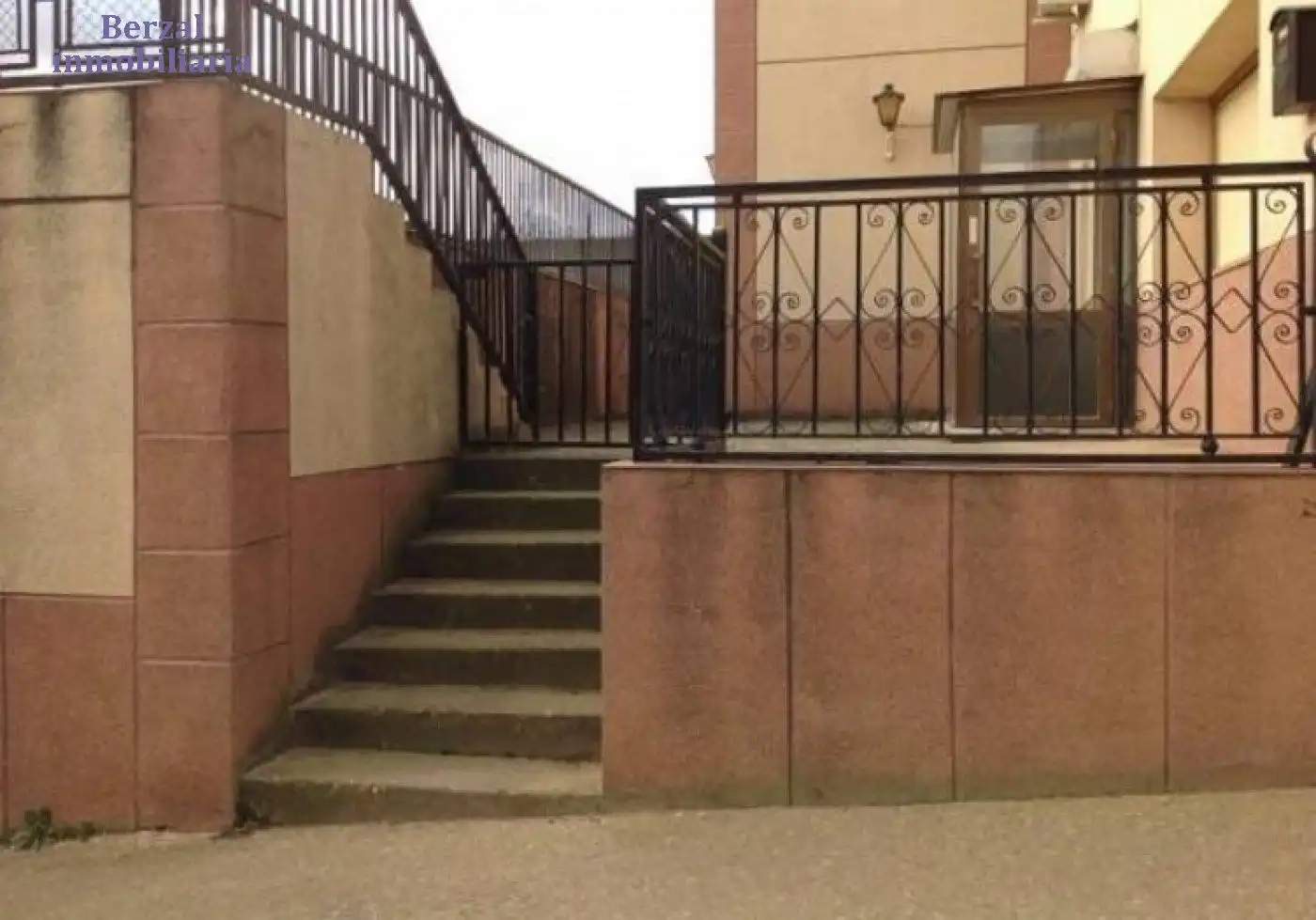 Außenansicht von Gebäude zum Verkauf in San Asensio