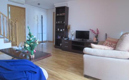 Living room of Flat for sale in Illescas  with Air Conditioner, Heating and Parquet flooring