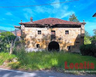 Vista exterior de Casa o xalet en venda en Castañeda amb Jardí privat
