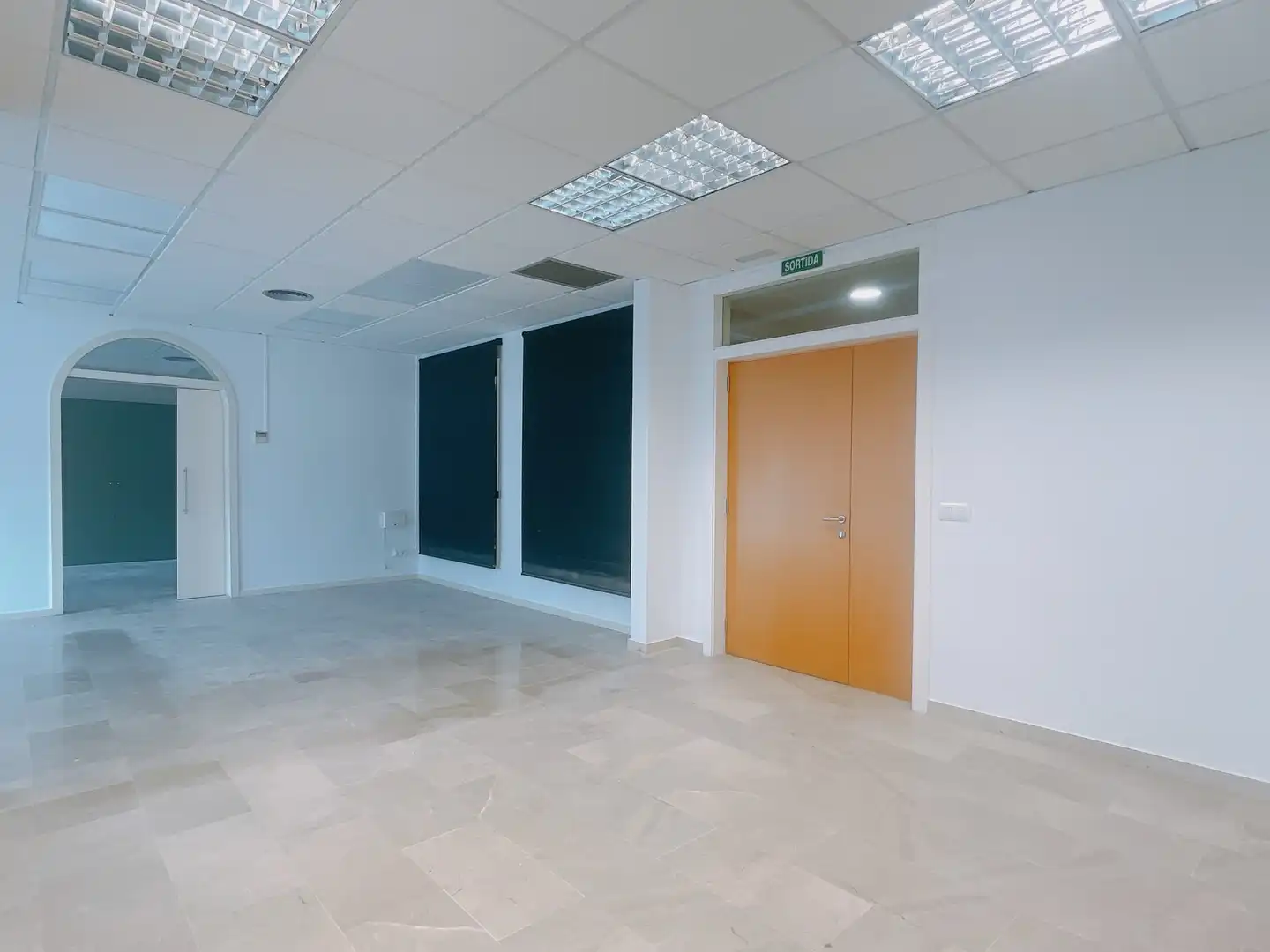 Büro zur Miete in Girona mit Klimaanlage und Heizung