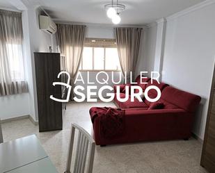 Bedroom of Flat to rent in  Sevilla Capital  with Air Conditioner, Swimming Pool and Furnished