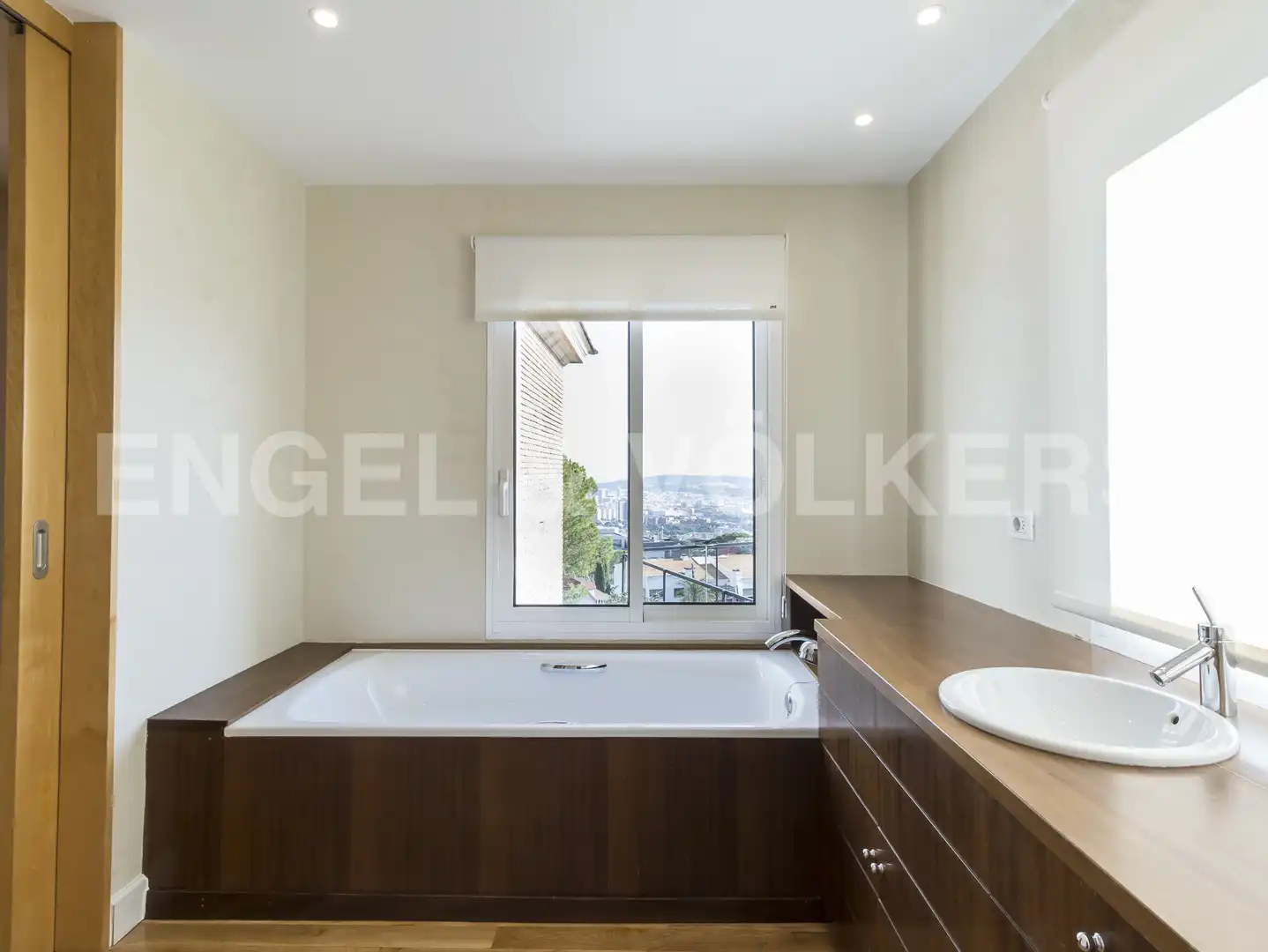 Bathroom of Houses for rent in Barcelona  with Air Conditioner, Heating and Private garden