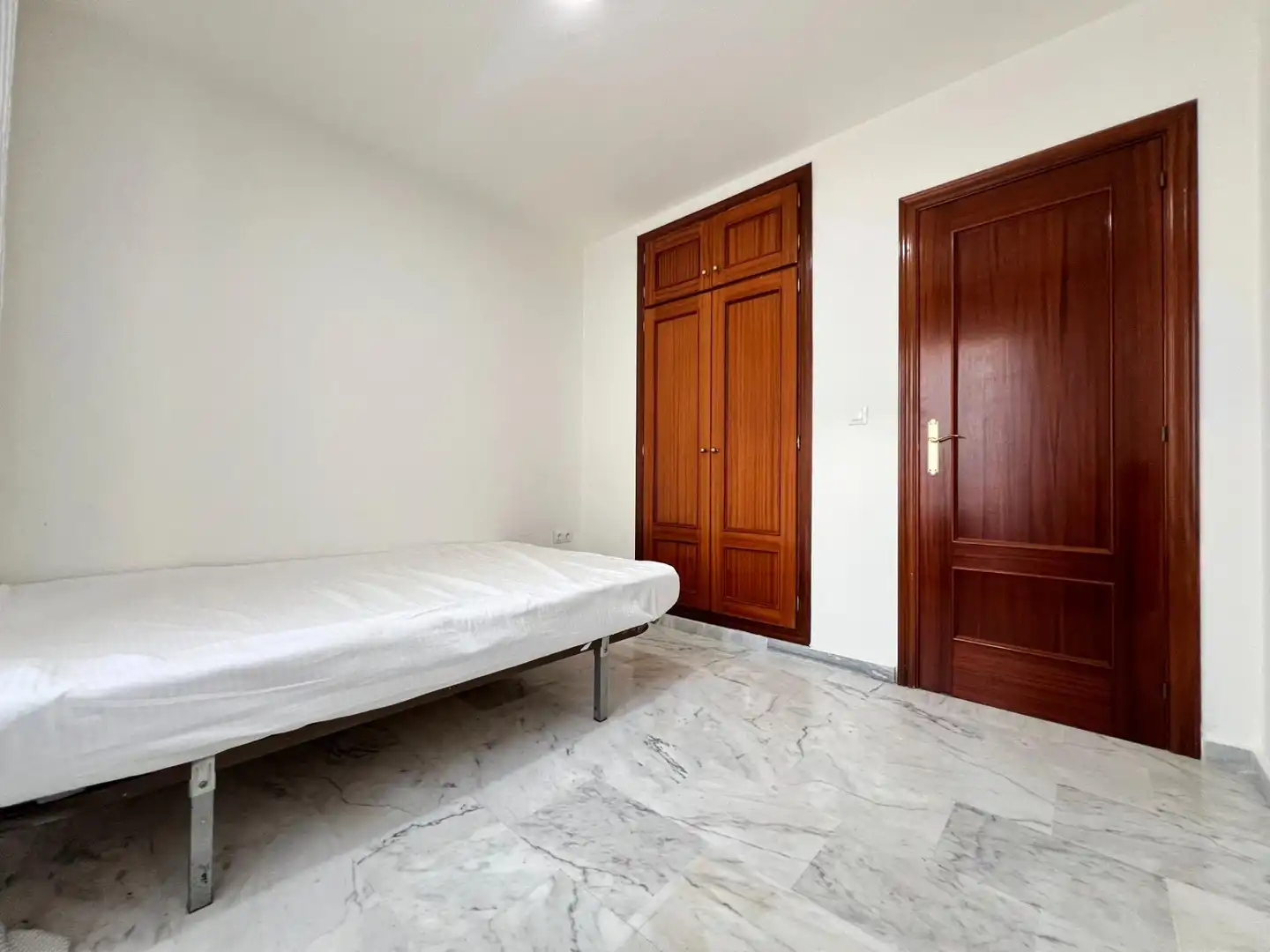 Bedroom of Flat for rent in Granada  with Heating, Terrace and Furnished