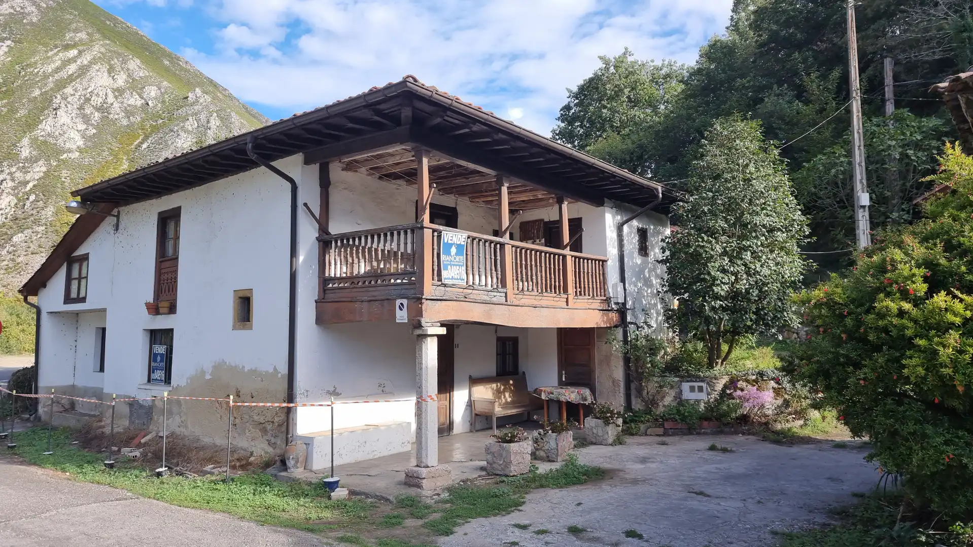 Vista exterior de Casa adosada en venta en Amieva con Calefacción, Jardín privado y Terraza