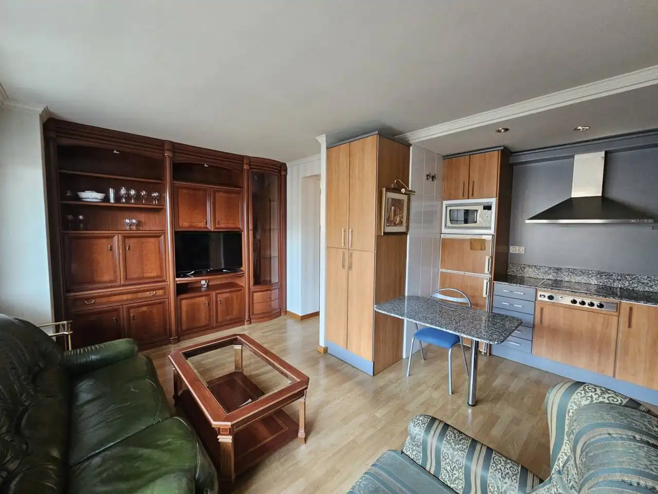 Sala d'estar de Apartament de lloguer en Manresa amb Aire condicionat, Parquet i Moblat