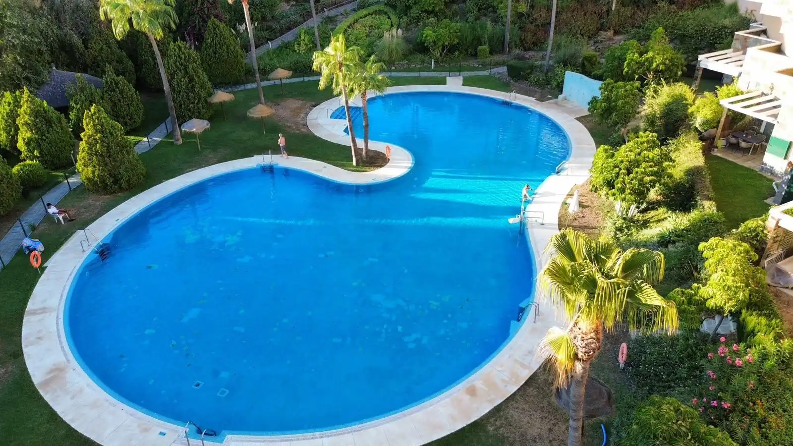 Piscina de Piso en venta en Fuengirola con Aire acondicionado, Jardín privado y Terraza